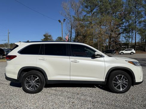 Used 2019 Toyota Highlander SE image 9