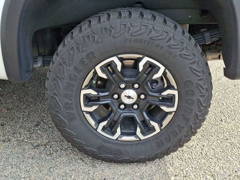 Used 2025 Chevrolet Silverado 1500 ZR2 w/ Technology Package image 6