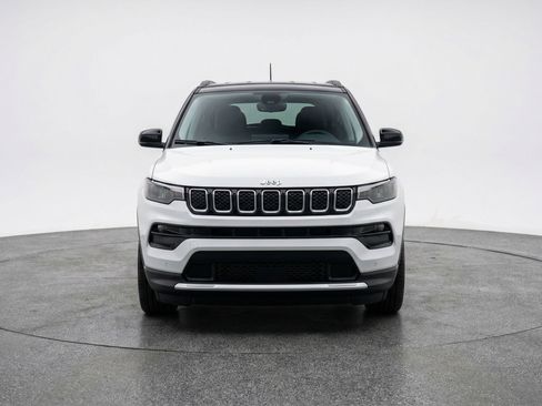 Used 2025 Jeep Compass Limited image 2