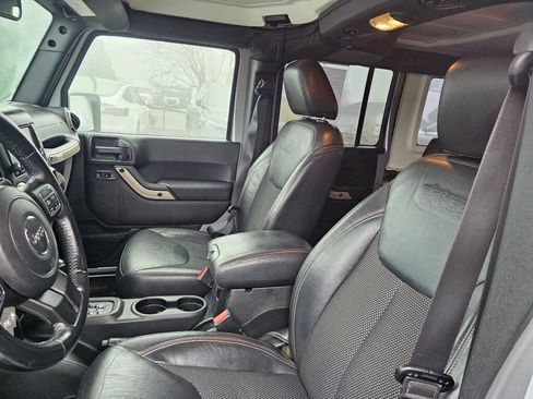 Used 2016 Jeep Wrangler Unlimited Sahara image 26