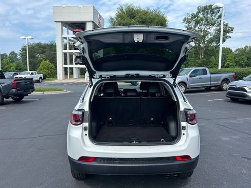 Used 2022 Jeep Compass Limited AWD/4WD image 9