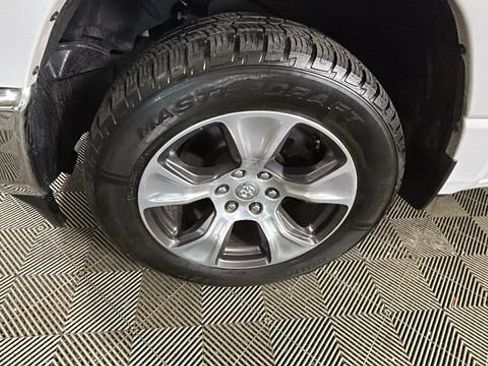 Used 2024 RAM 1500 Laramie AWD/4WD image 9