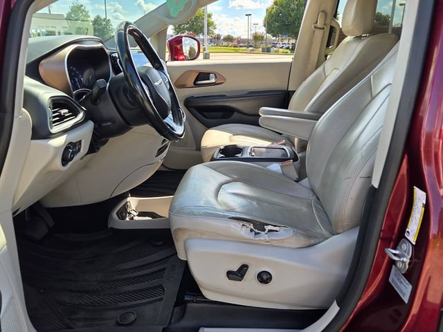 Used 2017 Chrysler Pacifica Touring-L Plus w/ Advanced Safetytec Group FWD image 5