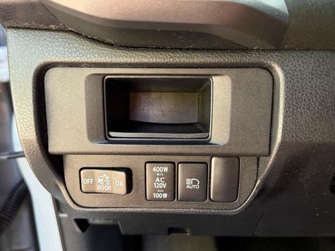 Used 2019 Toyota Tacoma TRD Off-Road w/ Technology Package AWD/4WD image 22