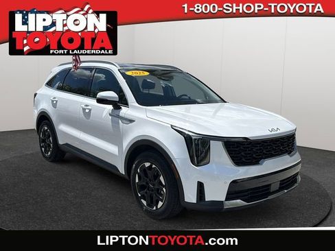 Used 2025 Kia Sorento S w/ Panoramic Sunroof Package image 1