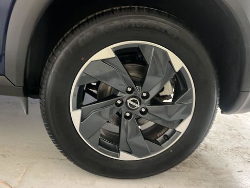 Used 2024 Nissan Rogue SV image 25