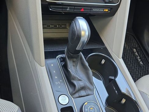 Used 2021 Volkswagen Atlas SEL Premium image 20