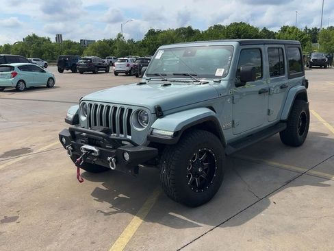 Used 2023 Jeep Wrangler Unlimited Sahara w/ Dual Top Group AWD/4WD image 2