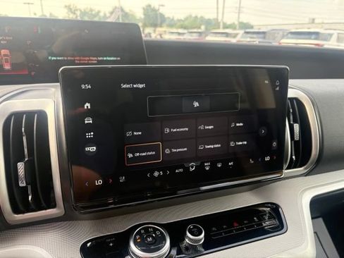 Used 2025 Ford Expedition Active AWD/4WD image 19