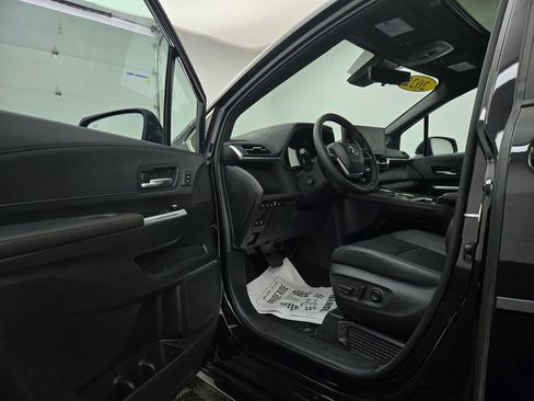 Used 2025 Toyota Sienna Platinum image 26