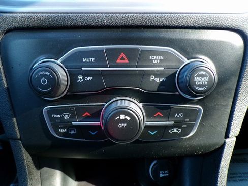 Used 2023 Dodge Charger SXT image 23