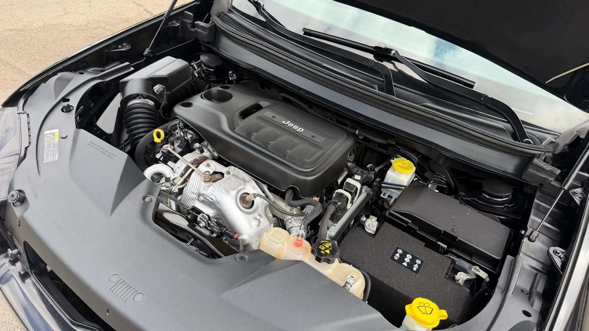 Used 2019 Jeep Cherokee Latitude Plus FWD image 16