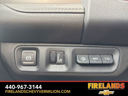 Used 2023 GMC Acadia SLT w/ Technology Package image 14