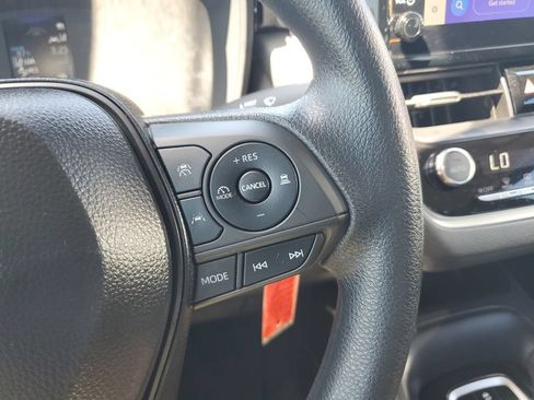 Used 2025 Toyota Corolla LE FWD image 21