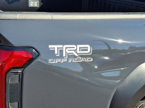 Used 2025 Toyota Tacoma TRD Off-Road image 31