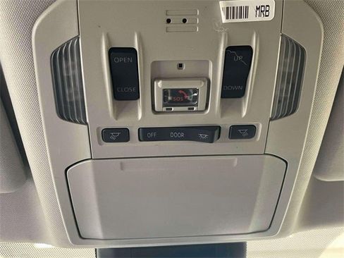 Certified 2022 Toyota Highlander XLE image 32