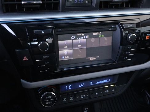 Used 2015 Toyota Corolla LE image 16