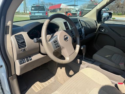 Used 2017 Nissan Frontier SV image 10