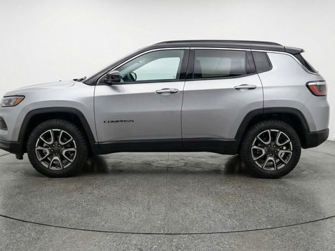 Used 2025 Jeep Compass Trailhawk AWD/4WD image 5