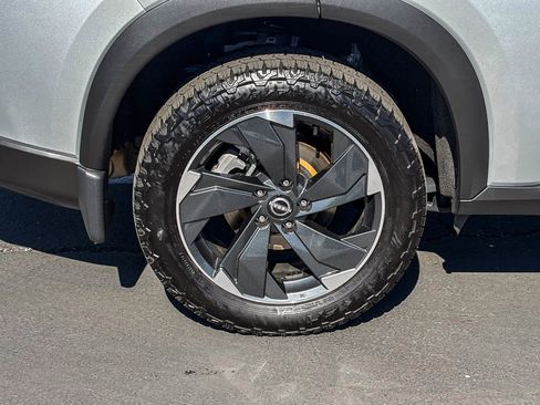 Used 2024 Nissan Rogue SV image 10