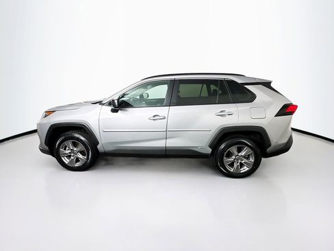 Used 2022 Toyota RAV4 LE AWD/4WD image 4