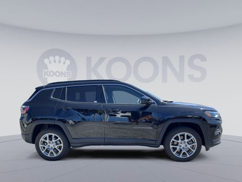 Used 2024 Jeep Compass Latitude AWD/4WD image 8