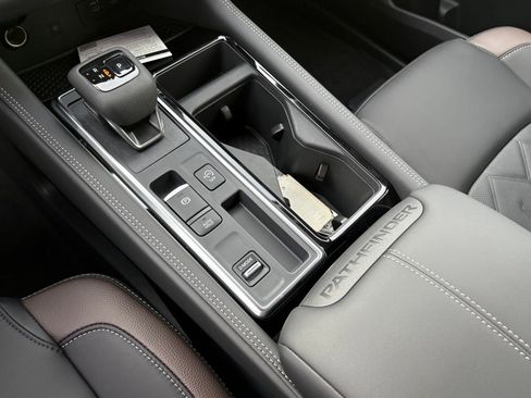 New 2026 Nissan Pathfinder Platinum FWD image 13