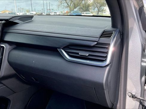 Used 2025 GMC Acadia Elevation image 22