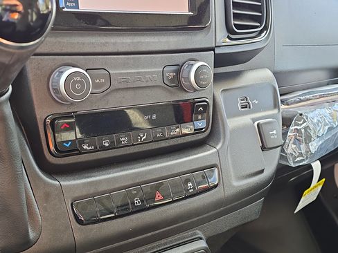 Used 2025 RAM ProMaster 2500 w/ Convenience Group image 21