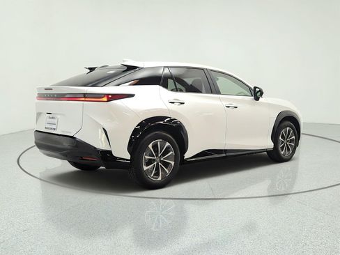 Used 2025 Lexus RZ 300e FWD image 5