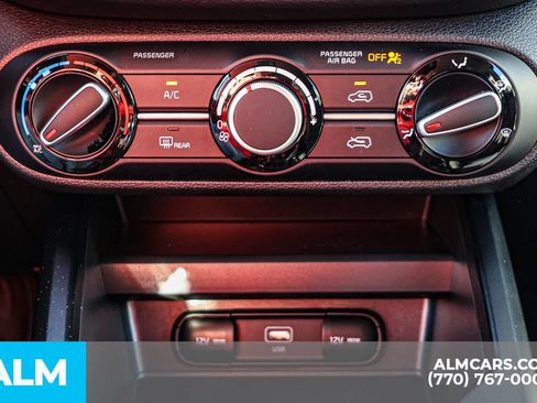 Used 2025 Kia Soul LX w/ LX Technology Package FWD image 39