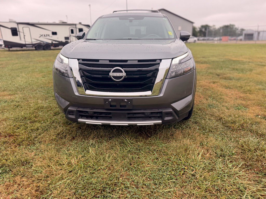Certified 2025 Nissan Pathfinder SL w/ SL Premium Package FWD image 2