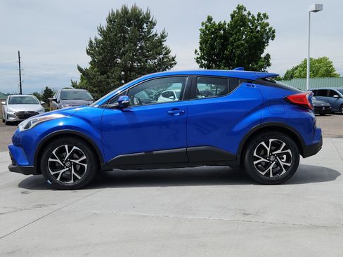 Used 2019 Toyota C-HR XLE FWD image 2