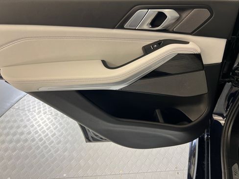 Used 2024 BMW X5 xDrive40i w/ M Sport Package image 32