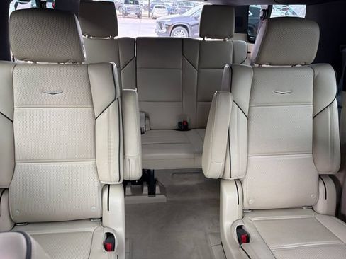 Used 2022 Cadillac Escalade ESV Premium Luxury w/ Performance Package AWD/4WD image 5