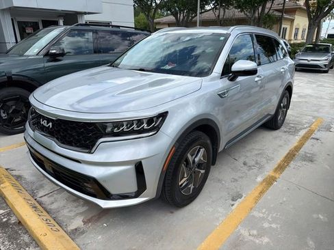 Certified 2022 Kia Sorento EX FWD image 1