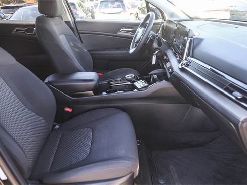 Used 2023 Kia Sportage LX image 17
