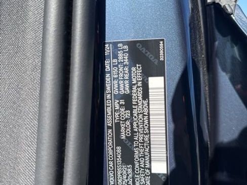 Certified 2025 Volvo XC90 B6 Plus image 28