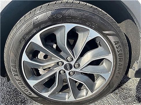 Used 2022 Lincoln Nautilus Reserve w/ Equipment Group 201A image 18