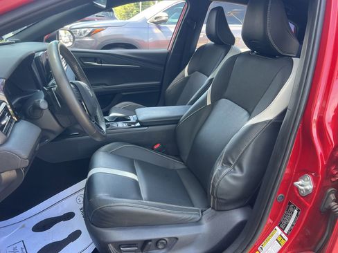 Used 2025 Toyota Camry SE w/ Convenience Package FWD image 29