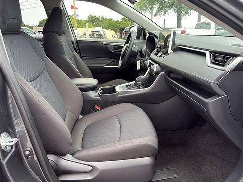 Used 2025 Toyota RAV4 LE AWD/4WD image 16