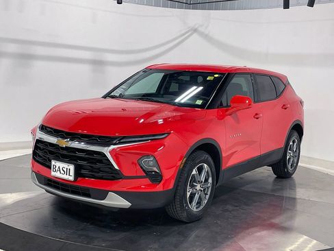 Used 2025 Chevrolet Blazer LT AWD/4WD image 8