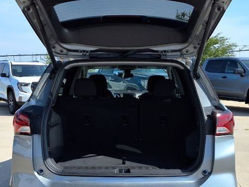 Used 2023 Chevrolet Equinox LT image 9