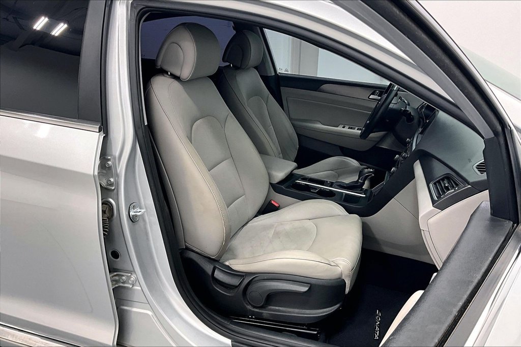 Used 2017 Hyundai Sonata Sport w/ Value Edition Package 02 FWD image 9