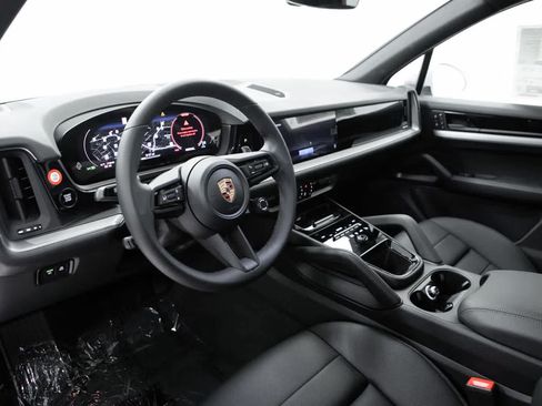 Certified 2026 Porsche Cayenne AWD/4WD image 4