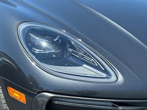Used 2022 Porsche Macan AWD/4WD image 8