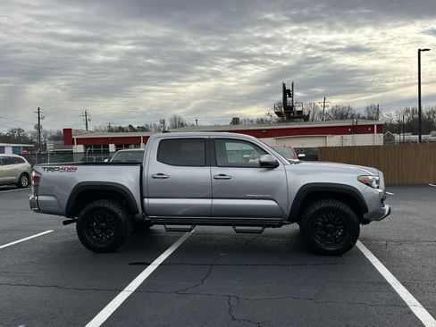 Used 2020 Toyota Tacoma TRD Off-Road image 8