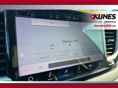 Used 2023 Chrysler Pacifica Touring-L image 38