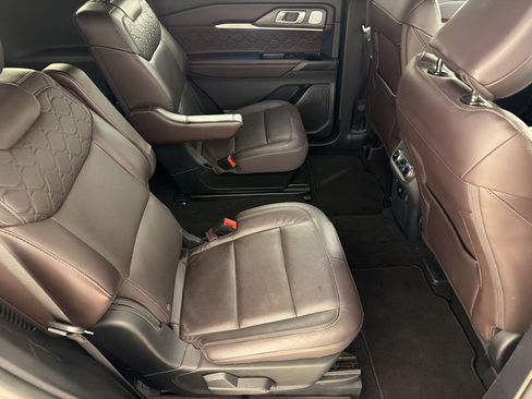 Used 2025 Ford Explorer Platinum w/ LUX Leather Package AWD/4WD image 29