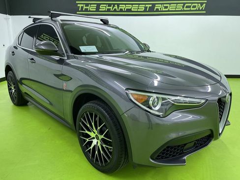 Used 2018 Alfa Romeo Stelvio AWD image 2